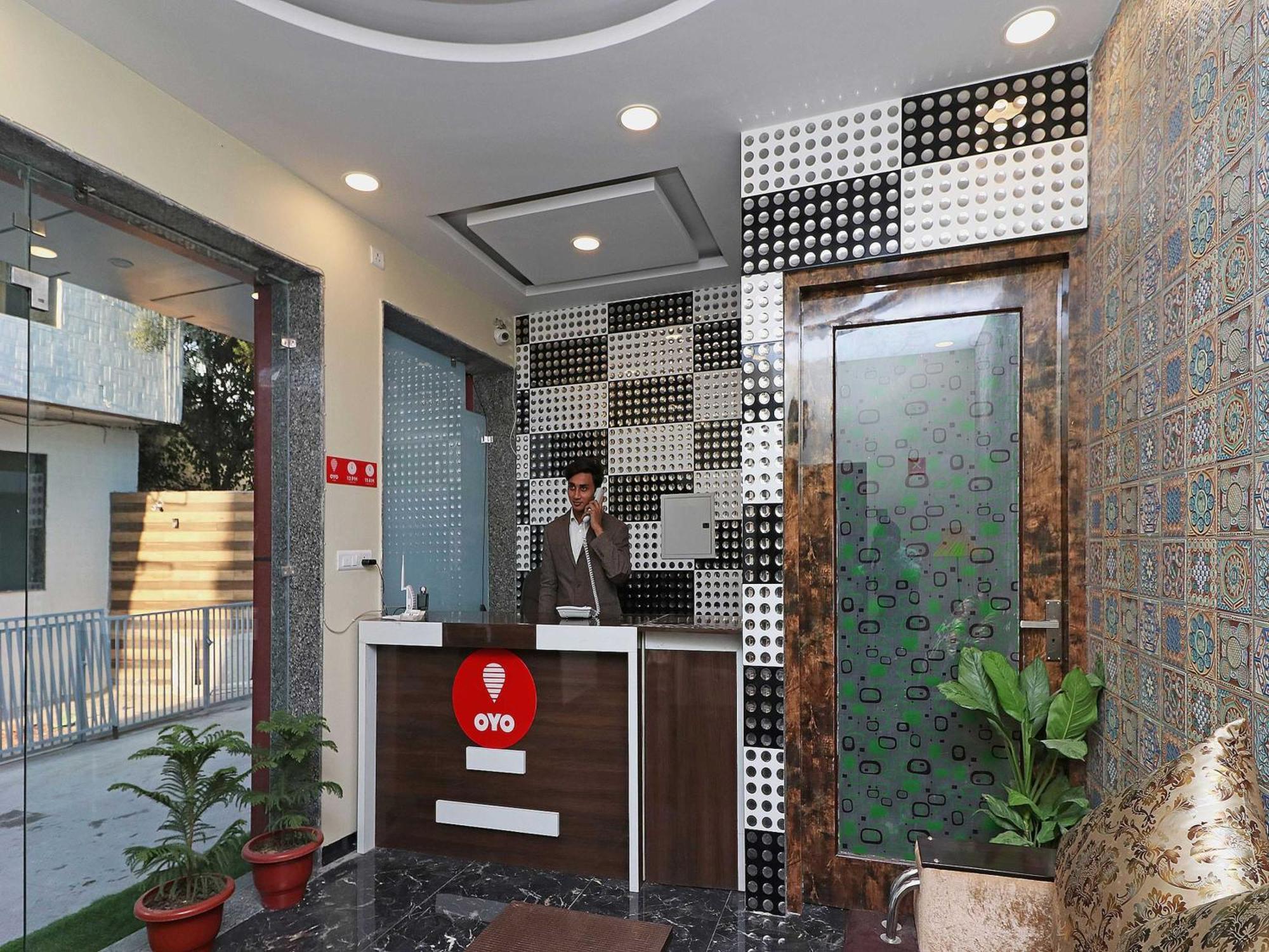 Hotel O Cloud Ню Делхи Екстериор снимка
